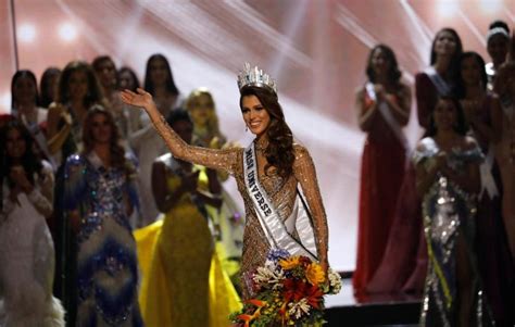 Iris Mittenaere Of France Crowned Miss Universe 2016 Photosimages