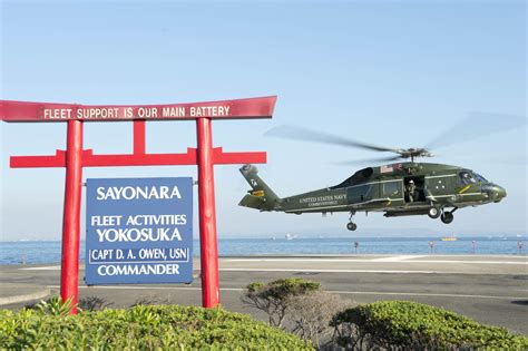 Sailors Marines Rushed To Aid Of Car Crash Victims Outside Yokosuka