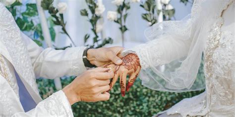 Menikah memang penyempurna agama kita, sehingga setiap orang yang sudah bertemu dengan jodohnya dianjurkan untuk segera. Doa untuk Pengantin yang Menikah Secara Islam