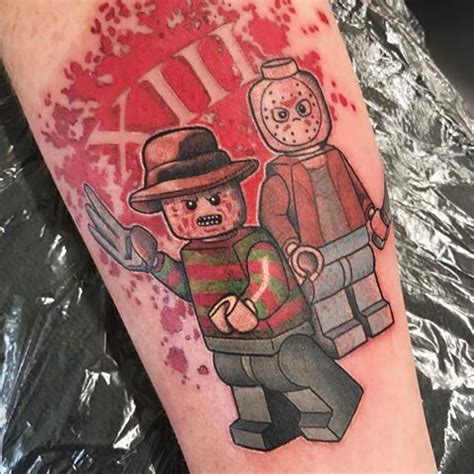 As lori decapitates freddy, she goes to crystal lake to see the last thing we see is jason coming out of the water, alive, holding freddy's head, who gives a wink to the audience, revealing he is also alive. 33 best Freddie vs Jason Tattoos images on Pinterest | Horror films, Horror movies and Scary movies