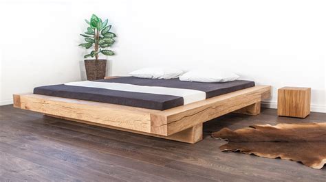 Holzbett fred in kernbuche, geteiltes kopfteil, massivholz, geölte und widerstandsfähige hier: Das Balkenbett aus Schweizer Holz mit Liebe zum Detail