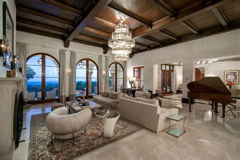 Step Inside Prince Harry And Meghan Markles Montecito Mansion Latf