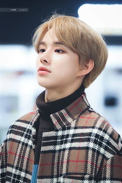 Find gifs with the latest and newest hashtags! Jungwoo (NCT) fait le buzz avec sa nouvelle couleur de ...