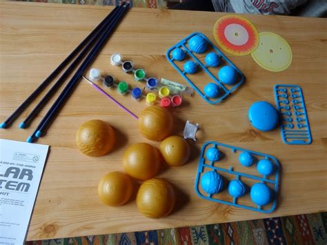 Making a 3d solar system model seems like a daunting task. Madhouse Family Reviews: 3D Glow in The Dark Solar System ...