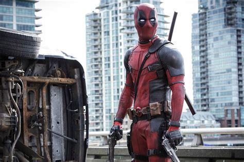 Ryan Reynolds Is Currently Ripped Under His Deadpool 2 Suit In Case