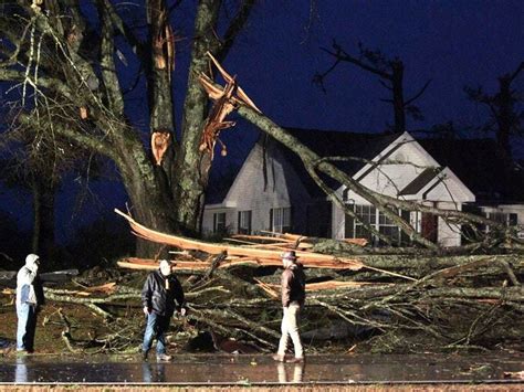 Deadly Tornadoes Leave Trail Of Destruction Across Us South Express