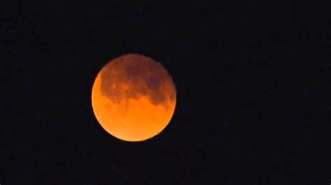 First Of Four Blood Moons Emerges In Night Sky Youtube
