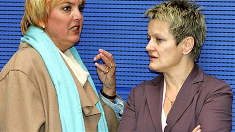 Find the perfect sahra wagenknecht stock photos and editorial news pictures from getty images. Deutschland: Villa für Merkel, Bauwagen für Künast