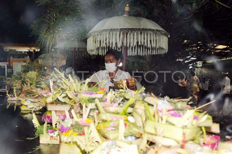 Persembahyangan Hari Suci Siwaratri Di Bali Antara Foto