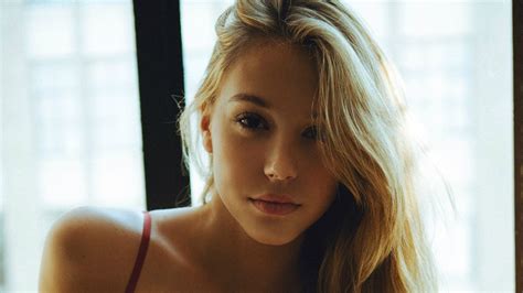 Alexis Ren Wallpapers Images Photos Pictures Backgrounds