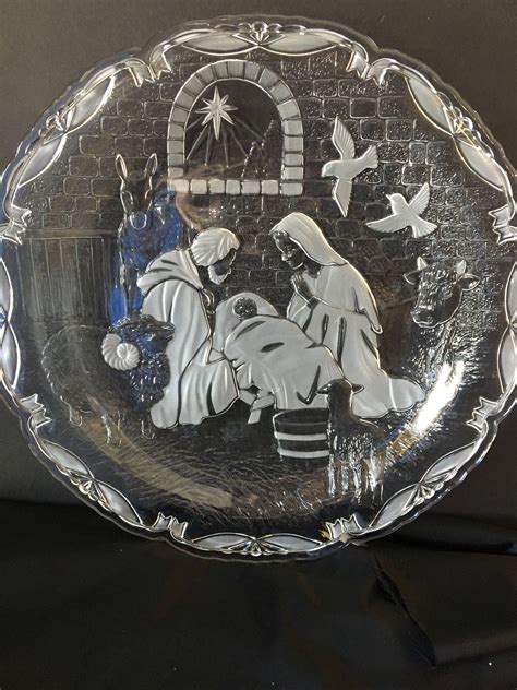 Large Vintage Christmas Clear Glass Crystal Serving Display Platter With White Nativity Scene
