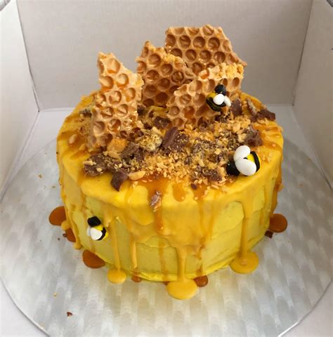 Feeding candy or fondant to honey bees. Cake Decorations: Honey Bee Cake Decorations