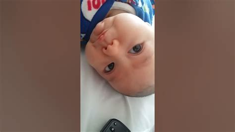 Tierno Bebé Haciendo Puchero Youtube