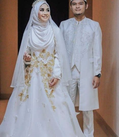 Baju pengantin modern 2018 dibawah ini menghadirkan kesan elegan dan mewah bagi penggunanya, sebab dilihat dari berbagai sisi baju pengantin ini mampu memberikan rasa percaya diri bagi sang pemakai. Top Inspirasi 45+ Gambar Baju Islami