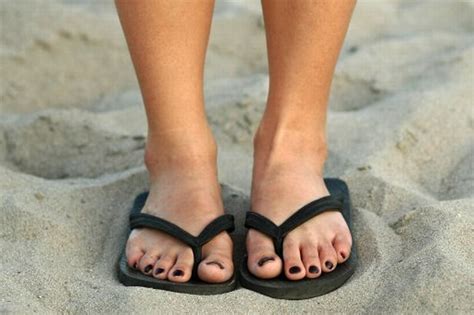 8 Reasons You Shouldnt Wear Flip Flops And 6 Ways To Protect Yourself If You Have To