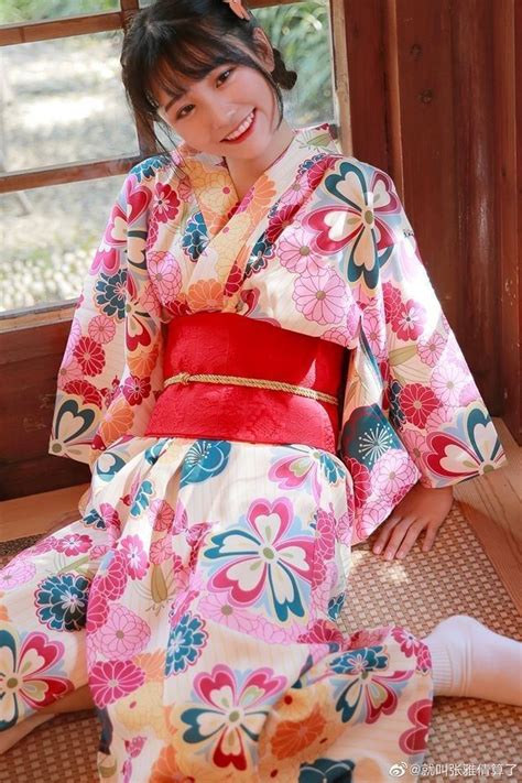 Traditional Kimono Traditional Dresses Japanese Kimono Japanese Girl