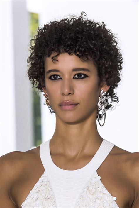 Capelli 2018: 32 tagli per capelli ricci per l'estate