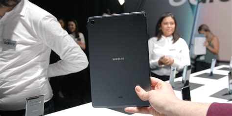 Released 2019, april 400g, 5.5mm thickness android 9.0, up to android 10, one ui 2.5 64gb/128gb storage. Samsung Galaxy Tab S5e hands-on: A decent Android tablet ...