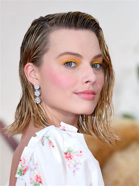 Once the wax stain is frozen, use your knife to scrape off as much of the wax as you can. 15 Celebrity-Approved Ways to Pull Off Yellow Eyeshadow | Sombra de ojos de color amarillo ...