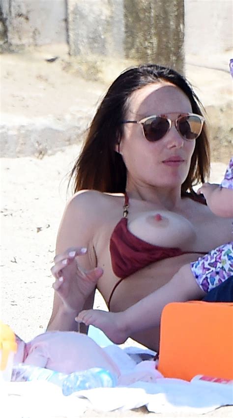 Tamara Ecclestone Has Her Nipple Revealed While Sunbathing Taxi