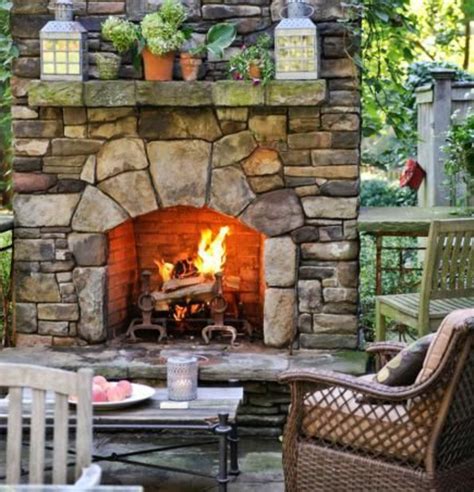 Ähnlich wie ein grillplatz im garten benötigt der kamin im freien einen absolut feuerfesten untergrund. Gartenkamine - erstaunliche Fotos!