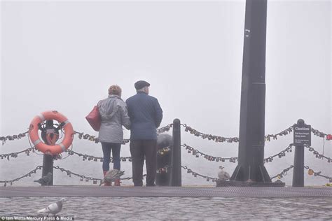 Uk Weather Sees One Dead As Fog Claims Its First Victim On The Roads Daily Mail Online