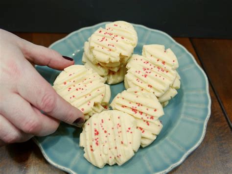 This is from the box of canada cornstarch, we make. Cornstarch Shortbread Cookies / Melt In Your Mouth ...