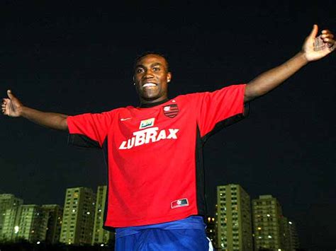 Sob o comando do mister, ele brilhou nas conquistas do brasileiro e da libertadores. GloboEsporte.com > Futebol 2009 > Libertadores - NOTÍCIAS ...