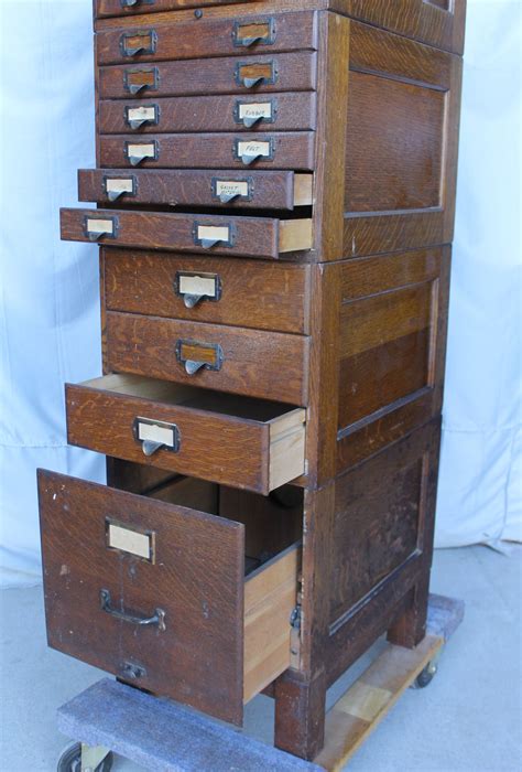 Look through examples of file cabinet translation in sentences, listen to pronunciation and learn grammar. Bargain John's Antiques | Oak File Cabinet - Shaw Walker ...