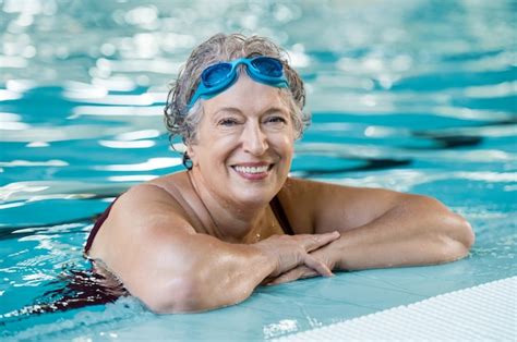 Premium Photo Mature Woman Wearing Swim Goggles In Swimming Pool