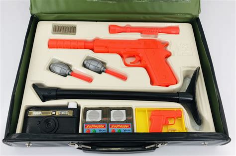 Redbox Secret Agent Briefcase Set No 24106 Toy Hunter Uk Retro