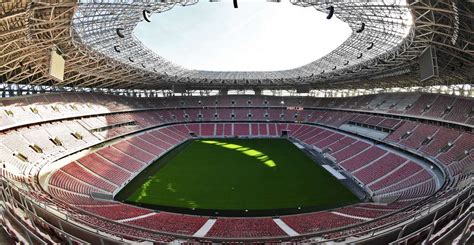 The arena of the stadium covers 11,150 square meters, and the football field out of this is 105×68 meters. A Puskás Aréna is versenyzik az Év stadionja-díjért ...
