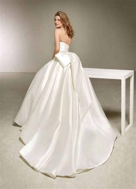 Pronovias Strapless Silk Ball Gown With Big Bow Wedding Dress
