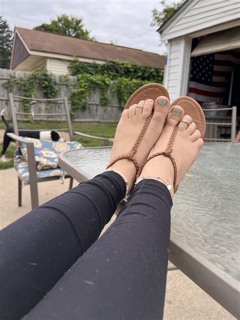 Whitney on Twitter: "Happy TOES-day to my bitches 😌💋 https://t.co