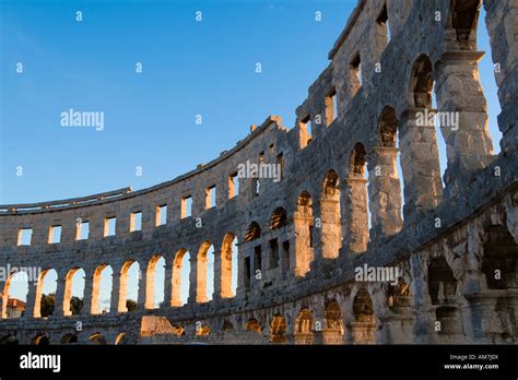 Amphitheater In Pula Istrien Kroatien Stockfotografie Alamy