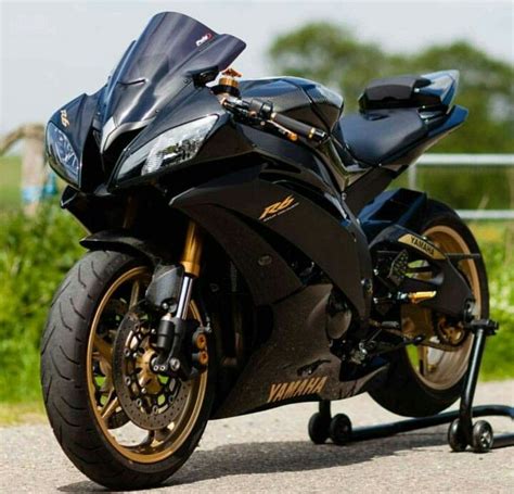 The highly anticipated yamaha r6 has finally arrived at motorcycle mall! Yamaha R6 Black-Gold | Motos deportivas, Bicicleta ...