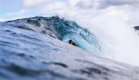 This Is Why Hawaii Is Dreamland For A Young Surf Photographer The Inertia