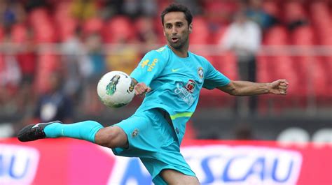 Nasceu em famalicão e desde cedo que ingressou nas escolas do vitória. Jonas substitui lesionado Ricardo Oliveira na Copa América ...