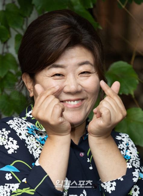 근데 베란다가 빨래 건조대가 있어서 남자 세명이 들어갈 공간은 못 돼. 인터뷰① ´미션´ 이정은 "서울 출신…함안댁 사투리 ...
