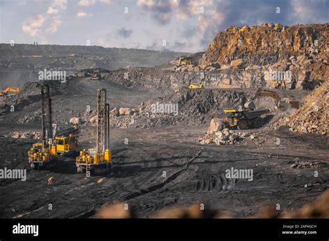 Open Coal Mine Drilling Machine Borer Installing Cast Explosives