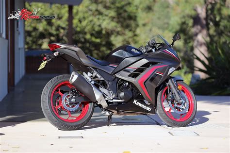 The ninja 250 is an iconic bike that got a serious facelift in 2008. Review: 2016 Kawasaki Ninja 300 - Bike Review