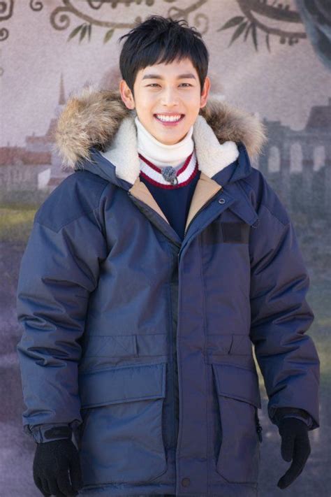 Because they were very chummy with each other, they were called the 'kwangmong'. Im Siwan and Lee Kwang Soo Become Song Ji Hyo's Older ...