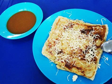 This bread is made in a specially prepared pot to make it. Roti Telur Goyang Banjir in 15 Kopitiam 十五茶室 Miri City