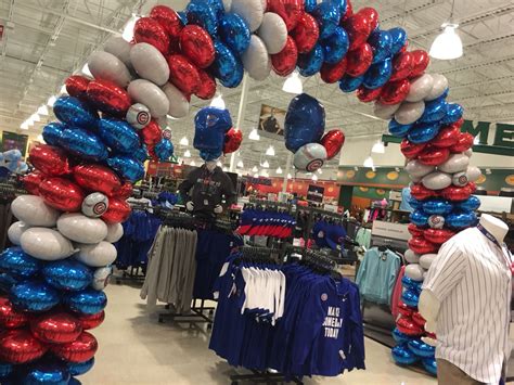 Colorful 4th of july decorations with white, red and blue patriotic balloons. Chicago Cubs Arch | Balloon decorations, 4th of july wreath, Balloons
