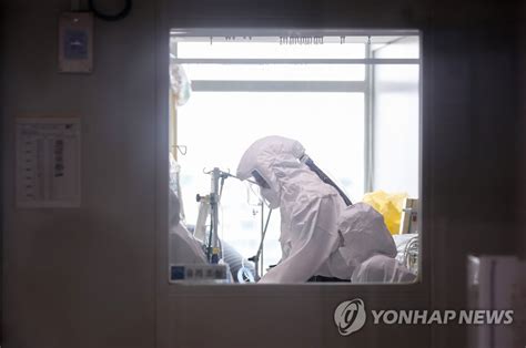 코로나 4차 대유행 오늘도 계속되는 의료진들의 활약 연합뉴스