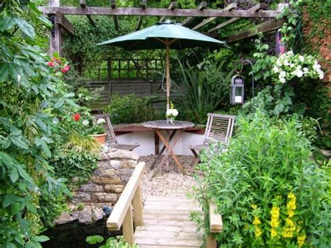 Or do you mix them up but arrange by height or colors. 35 Wonderful Ideas How To Organize A Pretty Small Garden Space