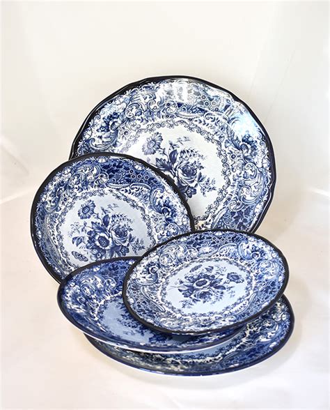 Primi piatti da condividere insieme alle persone care, amici e parenti, ogni giorno e per qualunque occasione. Servizio di piatti decoro fiori blu | La Cesteria di Forte ...