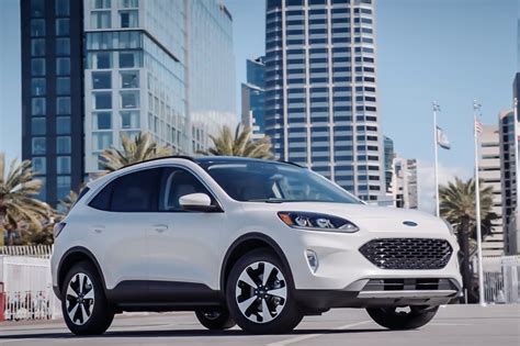 Request a dealer quote or view used cars at msn autos. 2020 Ford Escape Hybrid review: Fuel efficient family ...