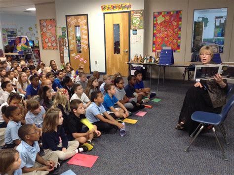 Palm Pointe Students Enjoy Special Guest Reader Lucielink