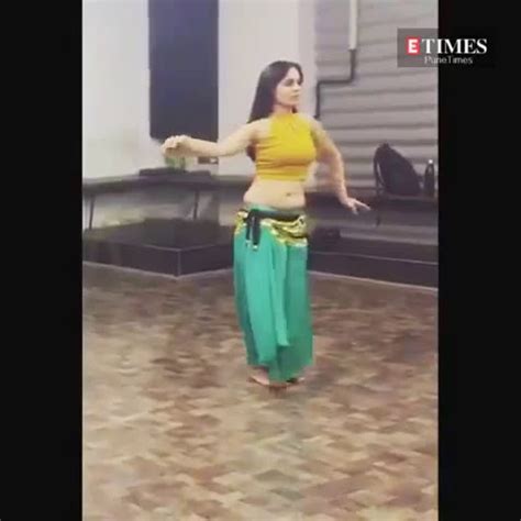 Actress Pallavi Patil Doing Belly Dance In Lockdown Marathi Movie